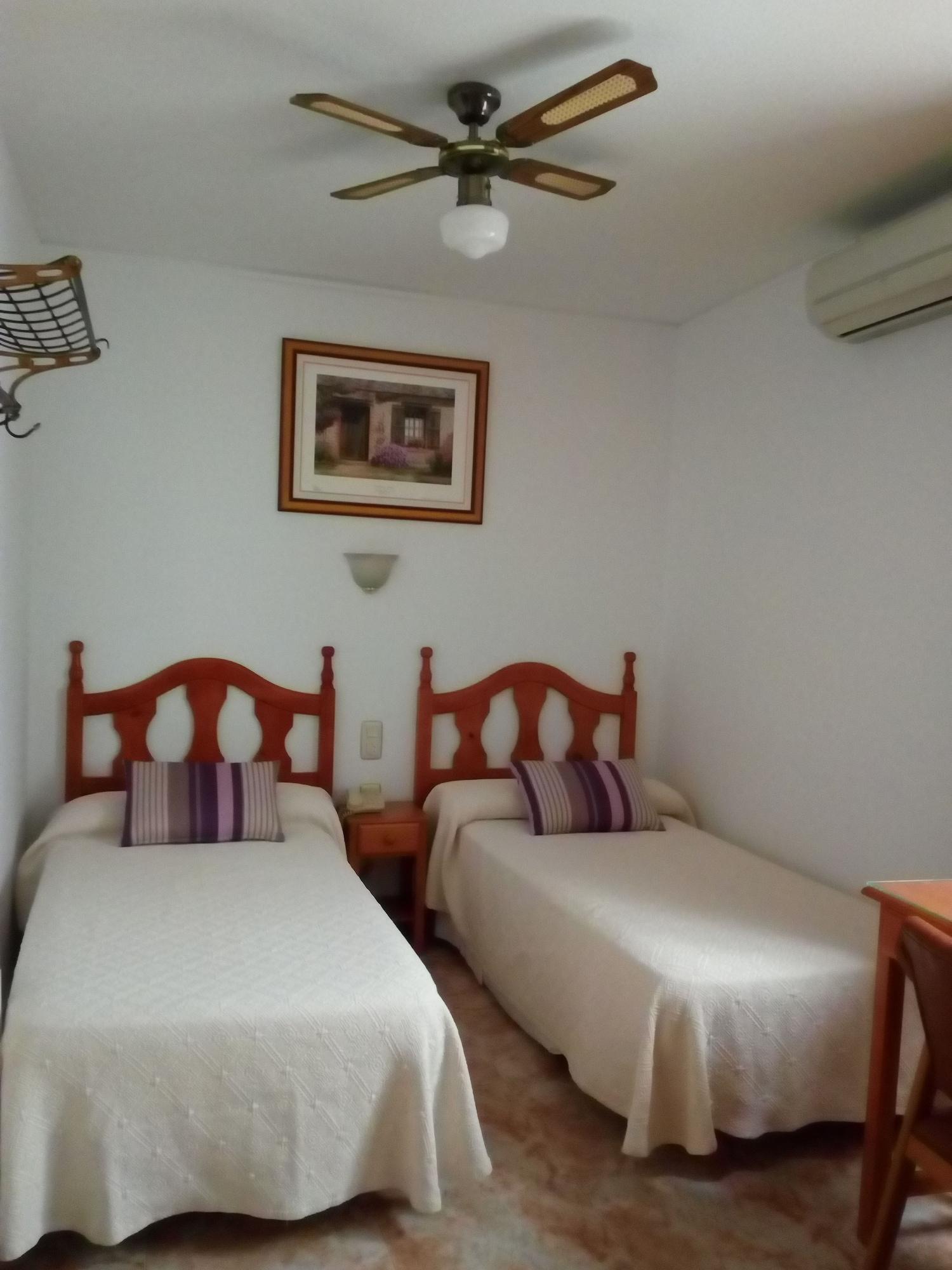Hostal Rural Montual Los Banos  Ngoại thất bức ảnh